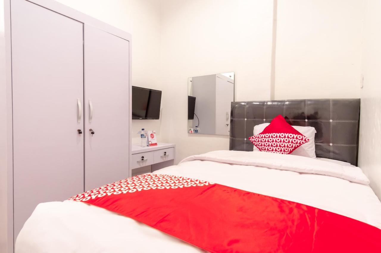 Oyo 1557 Bungas Guest House Medan Kültér fotó