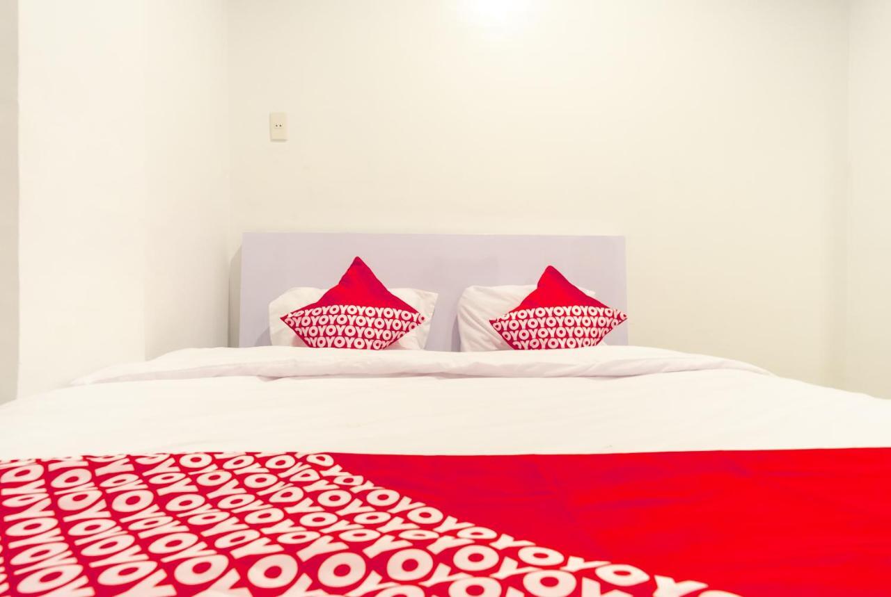 Oyo 1557 Bungas Guest House Medan Kültér fotó