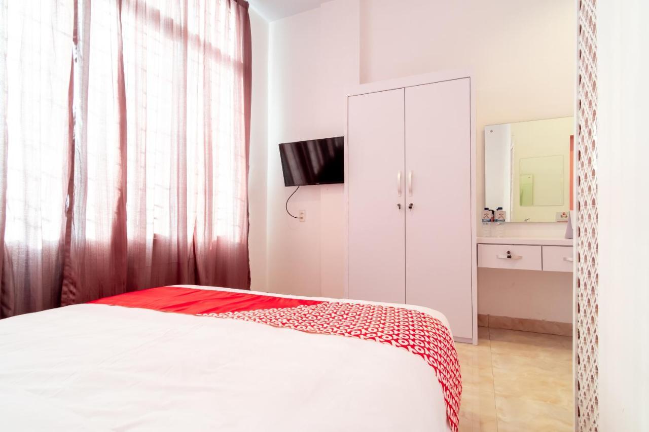 Oyo 1557 Bungas Guest House Medan Kültér fotó